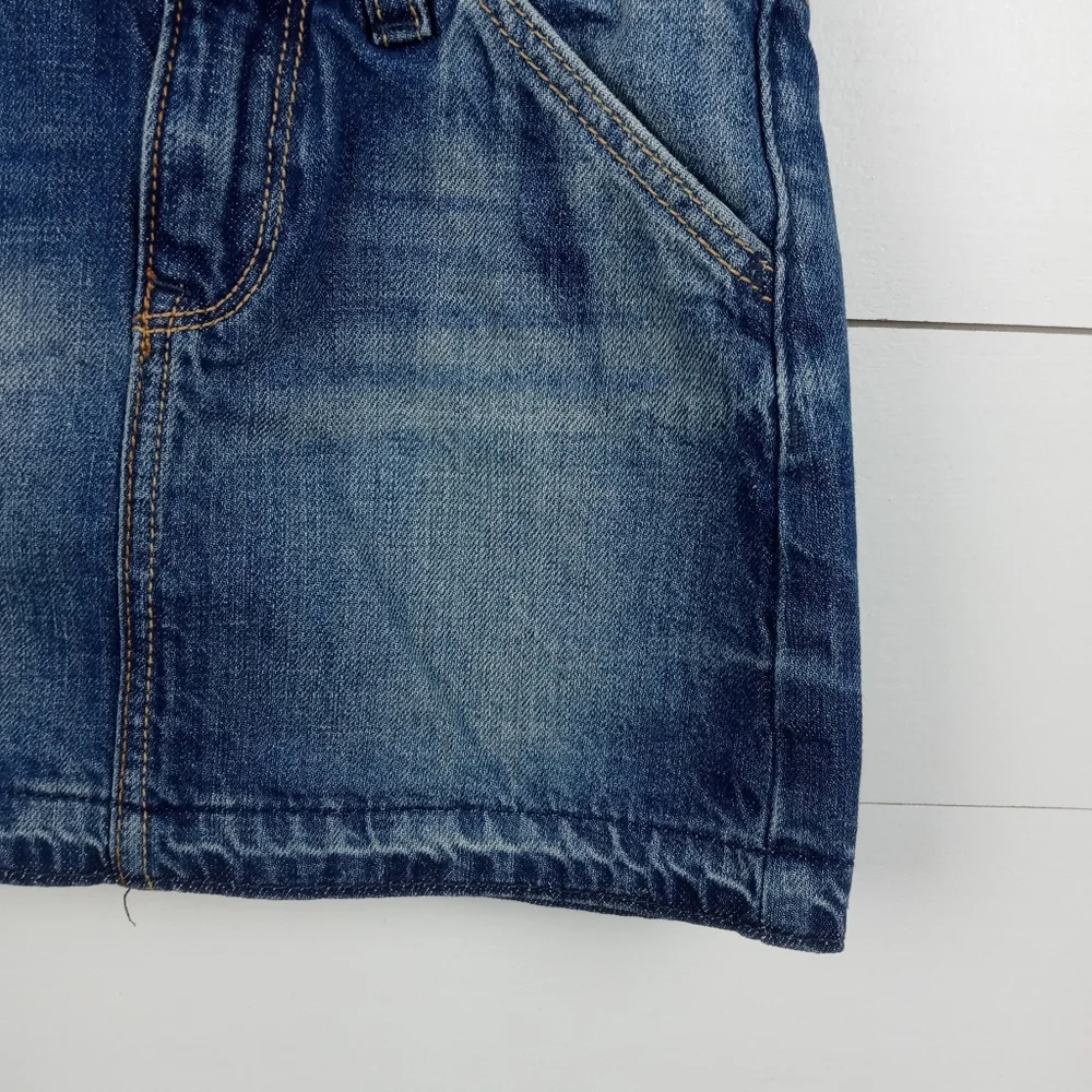 Baby Gap girls size 4 mini denim normal wash jean skirt slide snap with zipper
